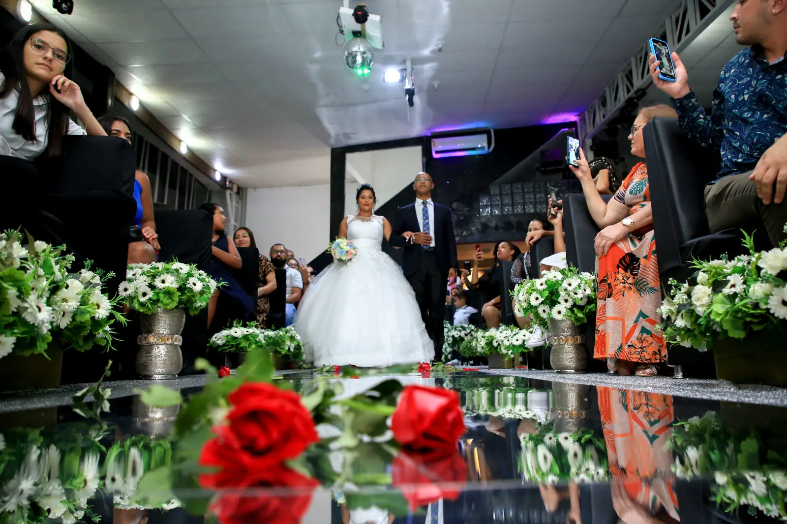Celebração de casamento no Salão de Festas Machado